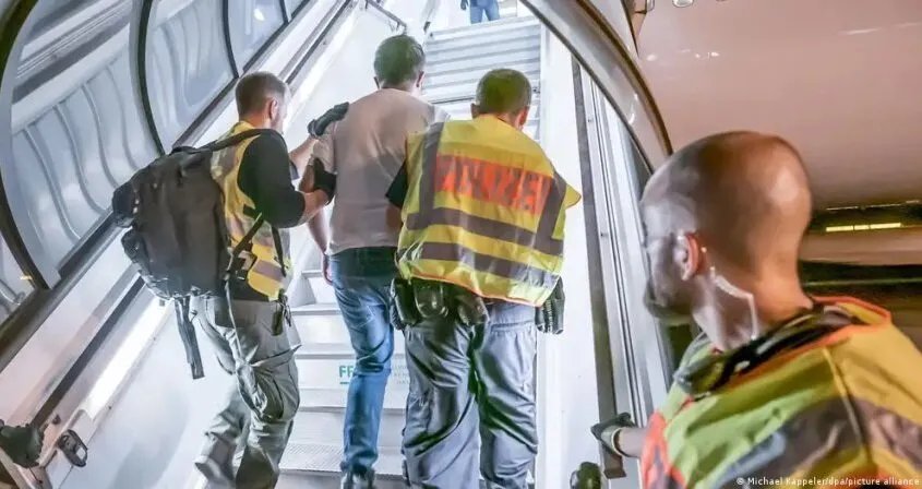 أرقام صادمة: ألمانيا ترحّل أكثر من 6000 شخص في الربع الأول من 2025 وسط انتقادات حادة