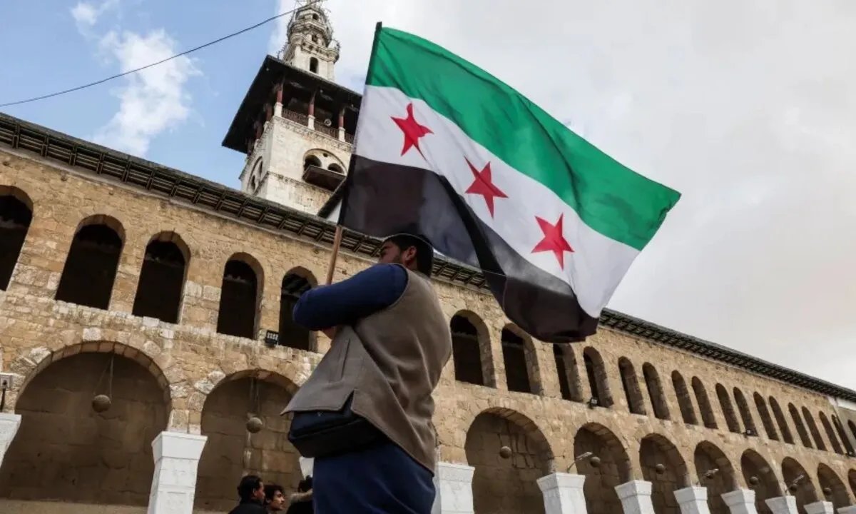 تخفيف العقوبات الأمريكية على سوريا: تفاصيل القرار والجهات المستفيدة