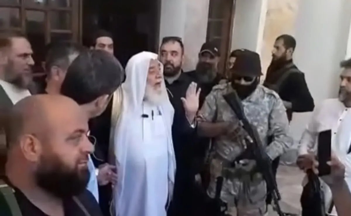 العرعور يدعو من القرداحة إلى نبذ الثأر والتصرفات الفردية ويؤكد: كلنا أبناء الوطن والجرائم مدانة