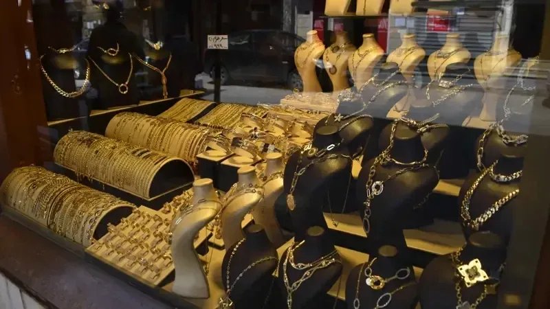 تراجع أسعار الذهب في سوريا مع ثبات سعر الدولار وتفاؤل بتحسن اقتصادي مرتقب