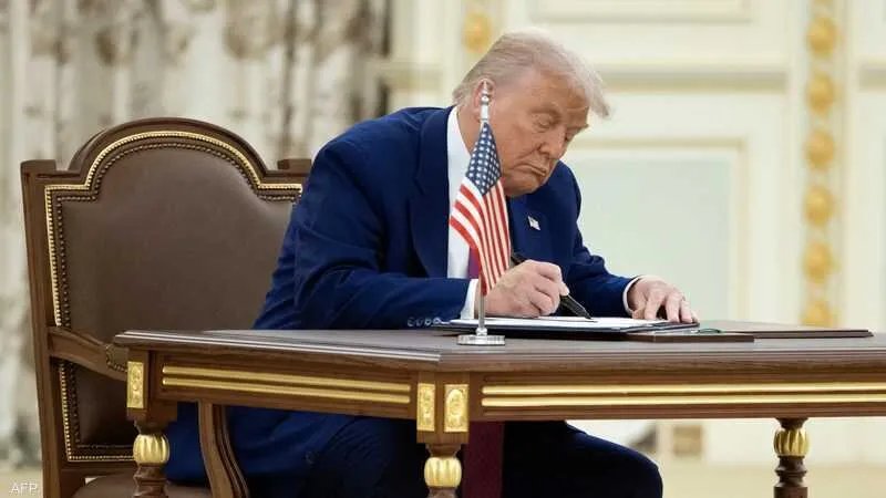 تخفيف العقوبات الأمريكية على سوريا: تفاصيل القرار وتداعياته المحتملة