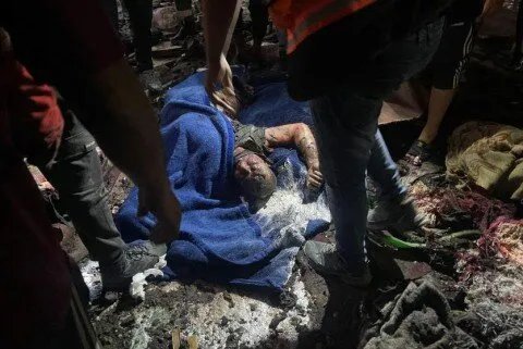 تصاعد القصف الإسرائيلي على غزة: ارتفاع حصيلة الشهداء وتفاقم الأوضاع الإنسانية في اليوم الـ 595