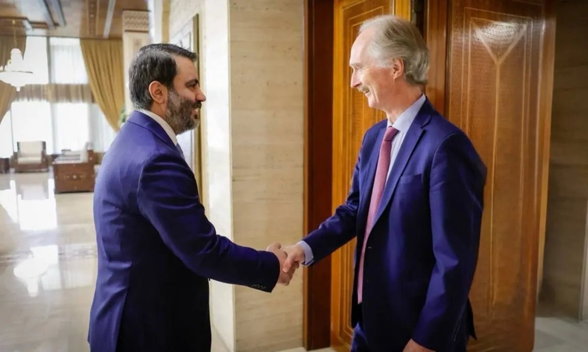 بيدرسون والشيباني يبحثان تشكيل مجلس الشعب السوري: هل تلوح في الأفق انفراجة سياسية؟