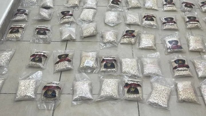 الأردن يوقف تهريب 200 ألف حبة مخدرة قادمة من سوريا عبر معبر جابر