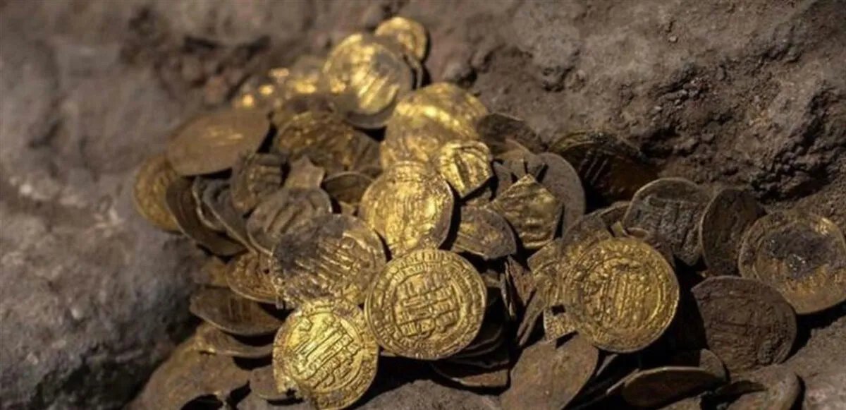 حمى الذهب تجتاح سوريا: باحثون عن الكنوز في الشوارع والأراضي الزراعية بعد سقوط الأسد