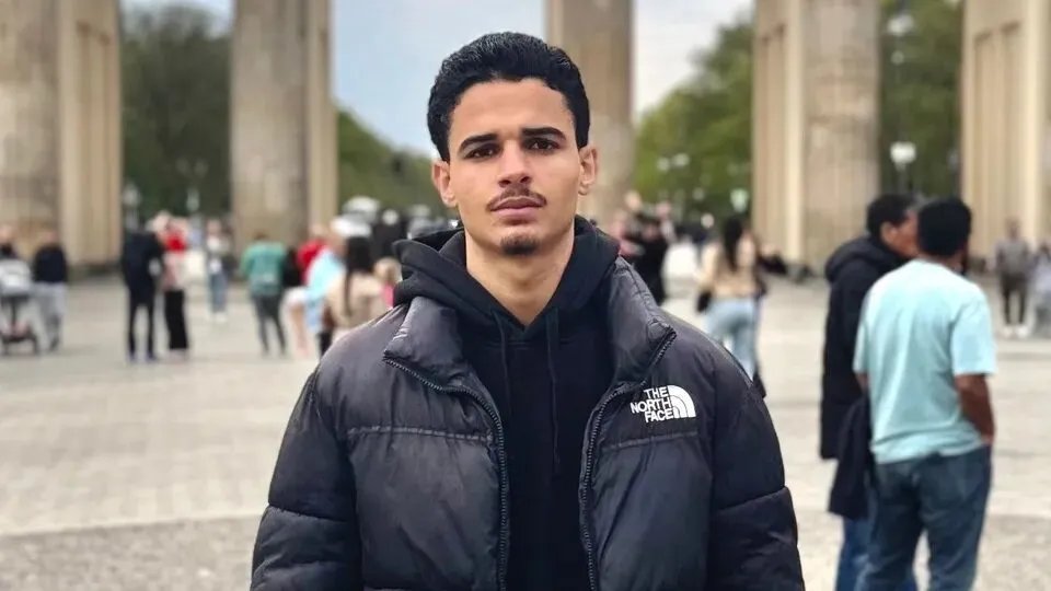 شاب سوري شجاع يُنقذ أرواحًا في هامبورغ ويوقف منفذة هجوم الطعن