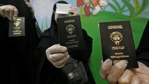 أزمة الجنسية تتفاقم في الكويت: سحب الجنسية من عشرات الآلاف يثير جدلاً حول الهوية الوطنية