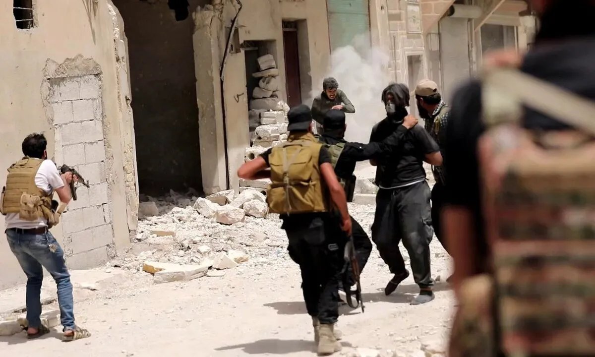 عودة "الدولة الإسلامية" إلى سوريا: هجمات متصاعدة وتكتيكات جديدة تستهدف النظام و"قسد"