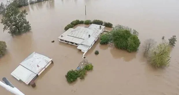 أستراليا تحت الماء: فيضانات كارثية تعزل المزارعين والسلطات تسقط الإمدادات جواً