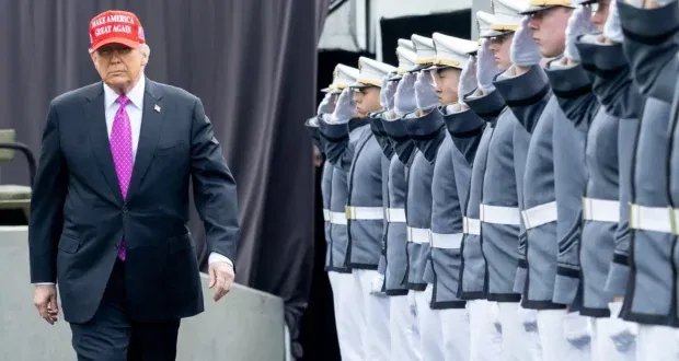 بين الاستياء والترحيب: خطاب ترامب المثير للجدل في وست بوينت يثير ردود فعل متباينة