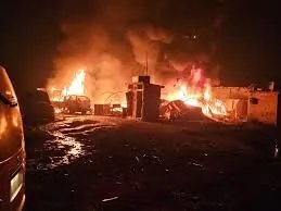 تصعيد خطير في إدلب: قصف النظام وروسيا يودي بحياة مدنيين ويستهدف مدارس ومراكز إيواء