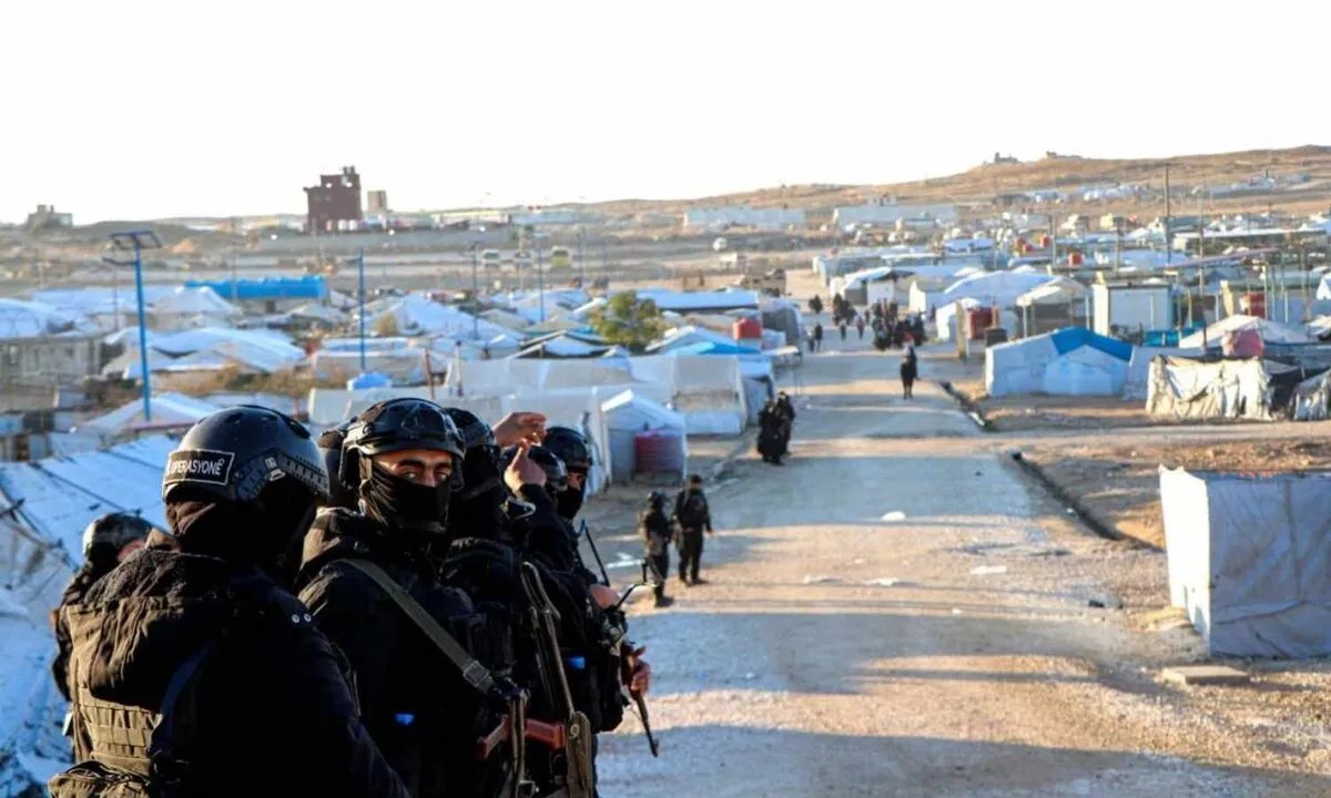 اتفاق بين دمشق والإدارة الذاتية لإخراج العائلات السورية من مخيم الهول