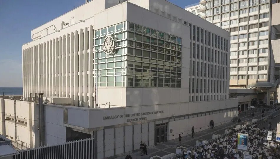 أمريكي ألماني يواجه اتهامات بمحاولة حرق القنصلية الأمريكية في تل أبيب وتهديد ترامب