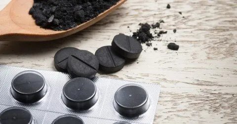 الفحم النشط: حل سريع وفعال للتخفيف من أعراض القولون العصبي المزعجة