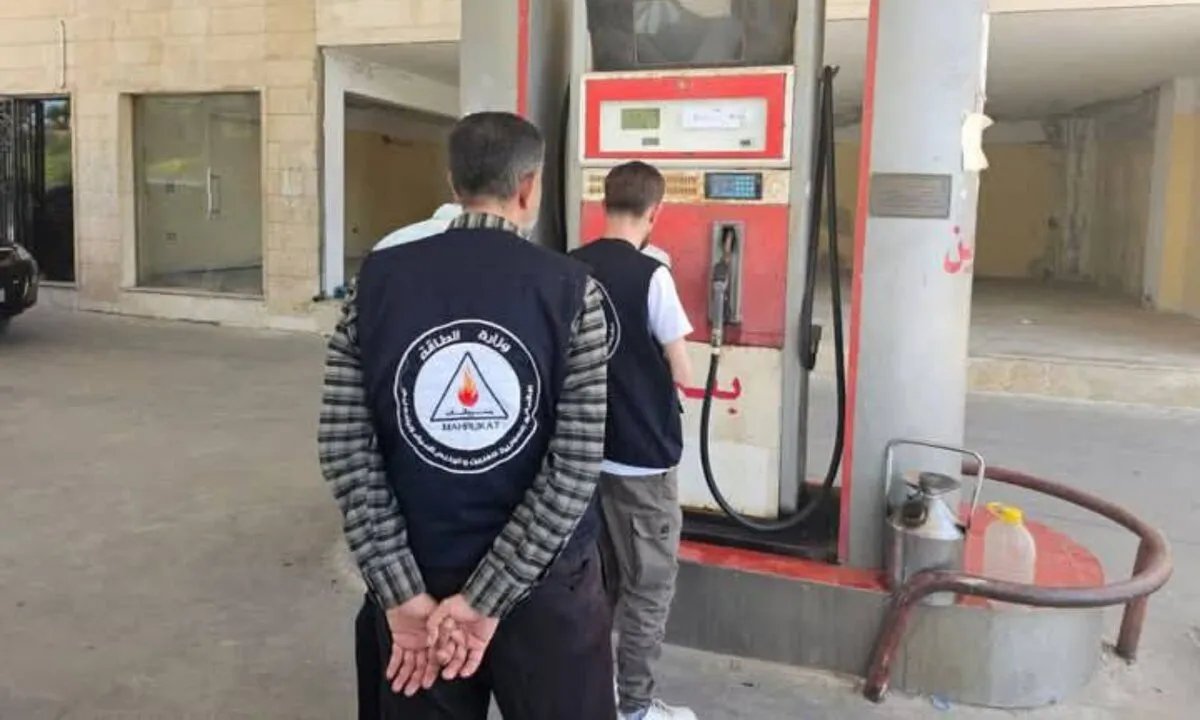 اللاذقية: إغلاق محطة وقود شهيرة بسبب التلاعب بالعدادات وكشف شبكة متورطة