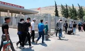 لماذا يتناقص عدد السوريين في تركيا؟ الأسباب الرسمية والحقوقية وراء هذا التراجع