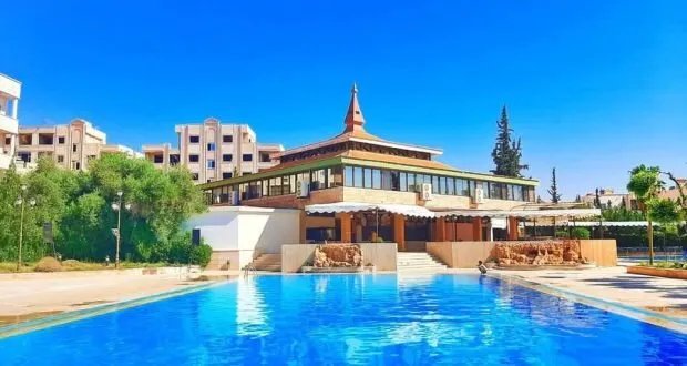 فرصة استثمارية واعدة: إعادة تأهيل مجمع صحارى السياحي بالديماس بالشراكة