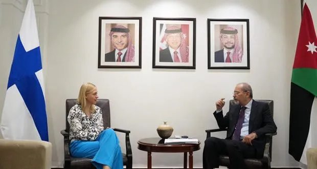الأردن يؤكد على دعم استقرار ووحدة سوريا: تفاصيل اللقاء بين الصفدي وفالتونين