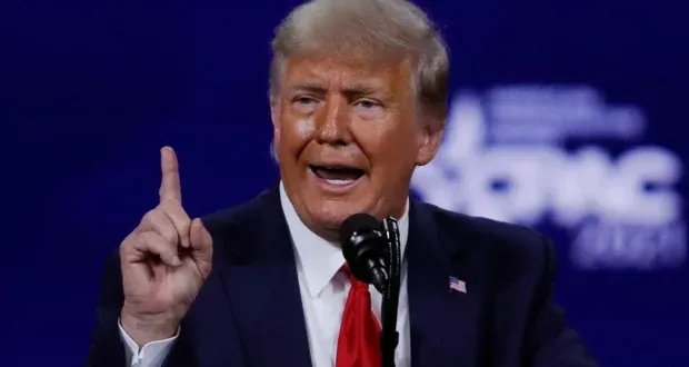 ترامب يهاجم بوتين: "يلعب بالنار" ويحذر من عواقب وخيمة على روسيا