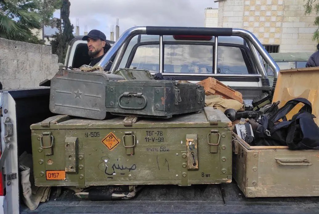 الأمن العام يداهم جاسم بدرعا ويضبط أسلحة ويقبض على مطلوبين بارزين