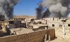 غارات إسرائيلية دامية تهز تدمر: عشرات القتلى والجرحى واستهداف مواقع لميليشيات غير سورية