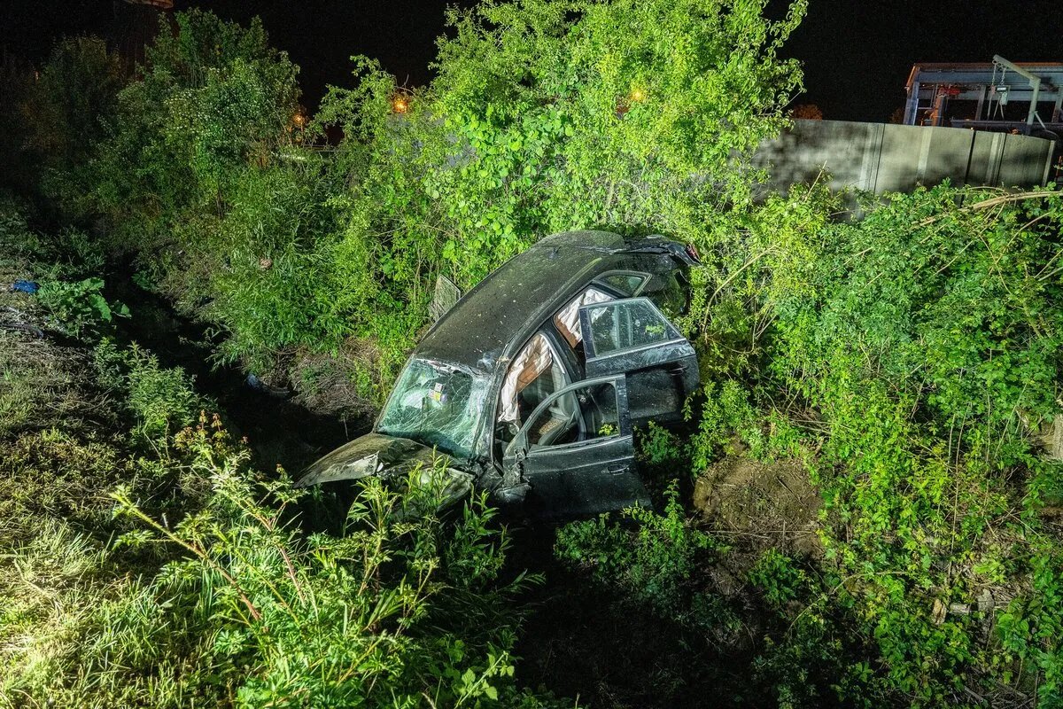 مأساة في بافاريا: مصرع سائق ثلاثيني في حادث انقلاب سيارة مروع