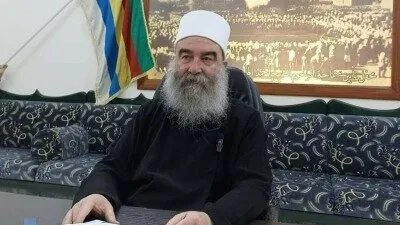 الشيخ حكمت الهجري يحذر أهالي السويداء من التعاون مع ميليشيات إيران ويدعم الحراك الشعبي