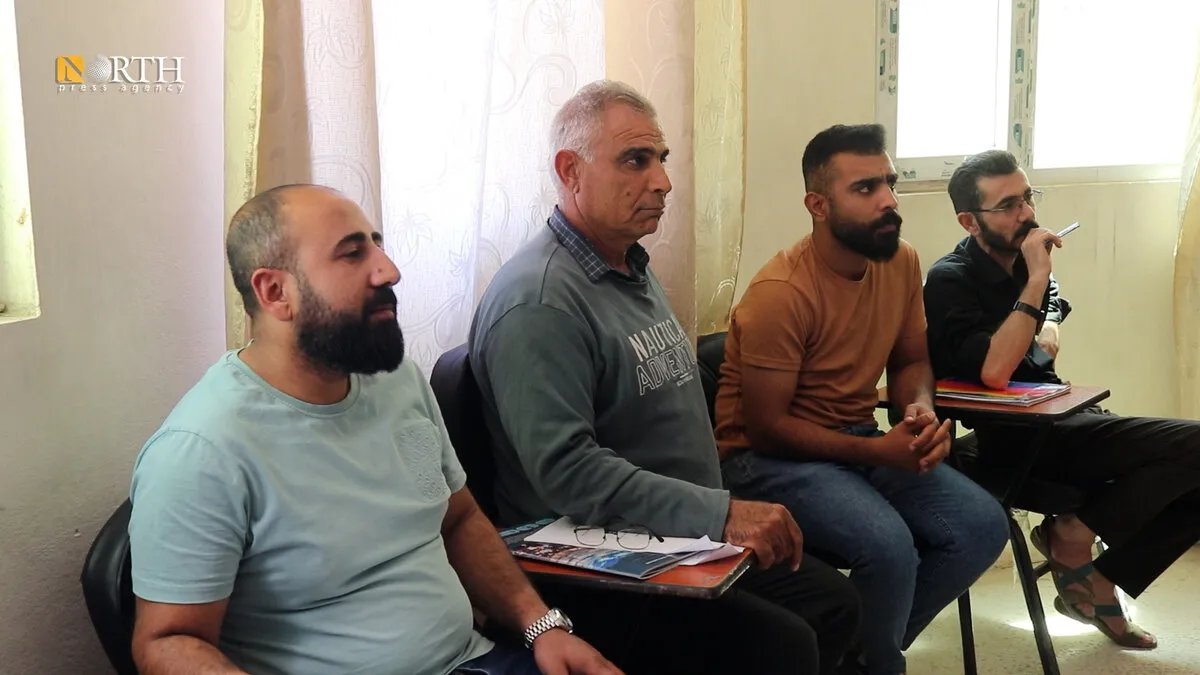 شغف لا يعرف عمراً: ستيني من كوباني يحقق حلمه بتعلم اللغة الكردية في الجامعة