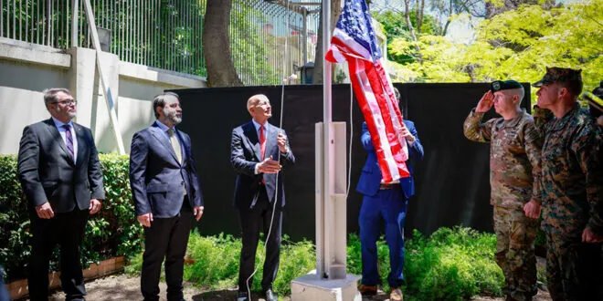 الشيباني والمبعوث الأمريكي يفتتحان دار سكن السفير الأمريكي في دمشق: خطوة نحو تحسين العلاقات؟