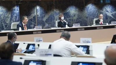 أزمة اللجنة الدستورية السورية: روسيا تكشف عن الدول العربية المستعدة للاستضافة وخلافات تعيق الحل