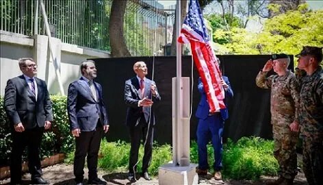 مبعوث أمريكي يقترح حوارًا سوريًا إسرائيليًا ورفع العلم الأمريكي في دمشق بحضور الشيباني