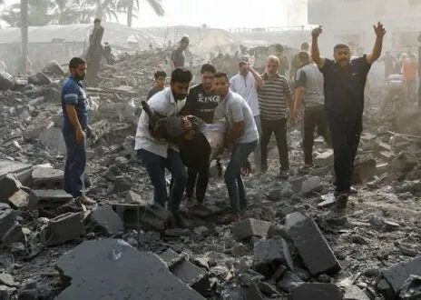 غموض في غزة: إسرائيل توافق على خطة وقف إطلاق النار الأمريكية وحماس تدرسها بانتقاد