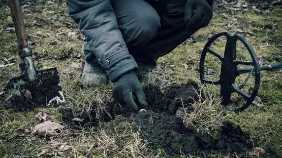 سوريا: حمى البحث عن الكنوز تجتاح البلاد في ظل غياب الرقابة وازدهار تجارة أجهزة الكشف عن المعادن