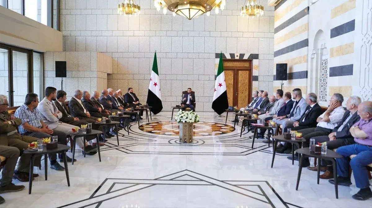 الرئيس الشرع يستقبل وفدًا من السويداء ويناقش مطالبهم الأمنية والخدمية والسياسية