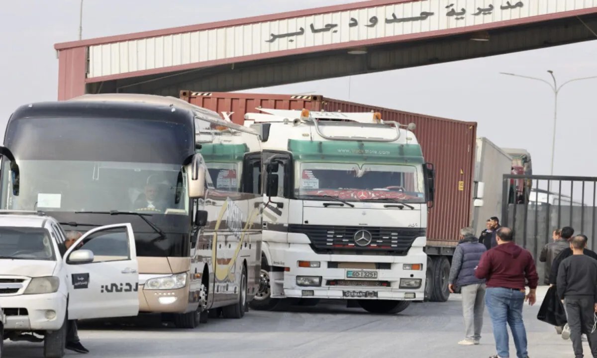 الأردن وسوريا: تعزيز التعاون التجاري بعد استقرار الأوضاع ودخول 60 ألف شاحنة
