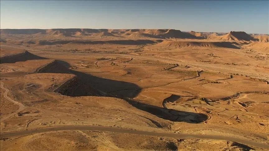 مأساة في الصحراء الليبية: مصرع 11 مهاجراً سودانياً وسائق في حادث مروع