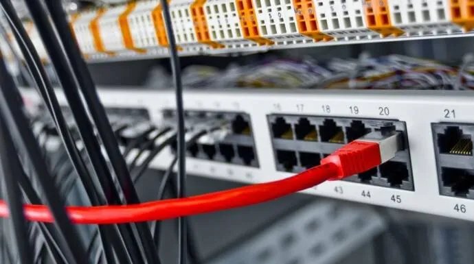 الإنترنت في دمشق وريفها: معاناة مستمرة مع خدمات متردية وأسعار باهظة رغم الوعود الحكومية