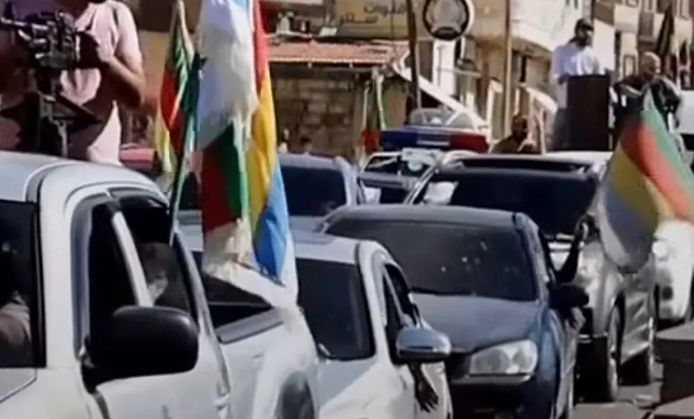 السويداء: "حركة رجال الكرامة" تستعرض قوتها بالسلاح بعد رفض تسليمها للحكومة