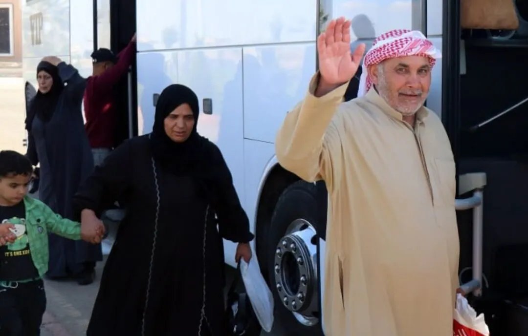 بعد سنوات من اللجوء: عودة مئات السوريين من الأردن إلى حمص عبر معبر نصيب