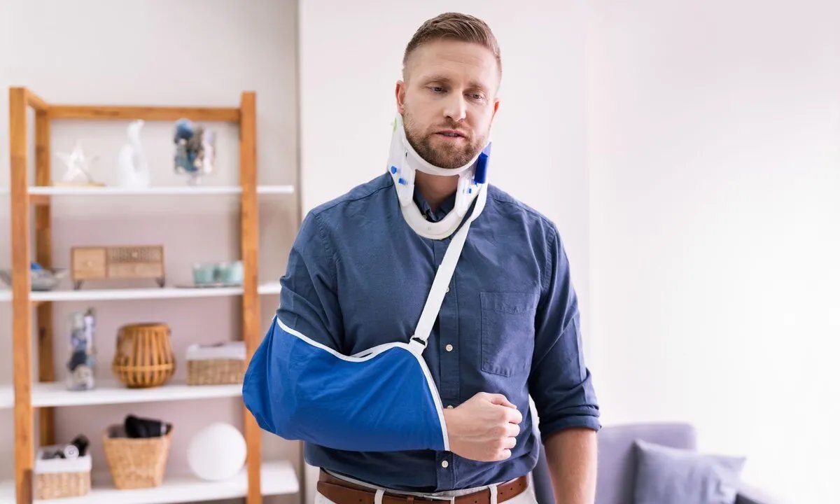 كسور الأضلاع: الأسباب، الأنواع، المضاعفات، وطرق العلاج