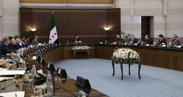 الرئيس الشرع يوجه الحكومة نحو تسريع التعافي وتحسين أداء الوزارات