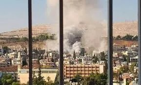 غارات إسرائيلية مكثفة تستهدف دمشق وريفها: قتلى وجرحى وأضرار واسعة