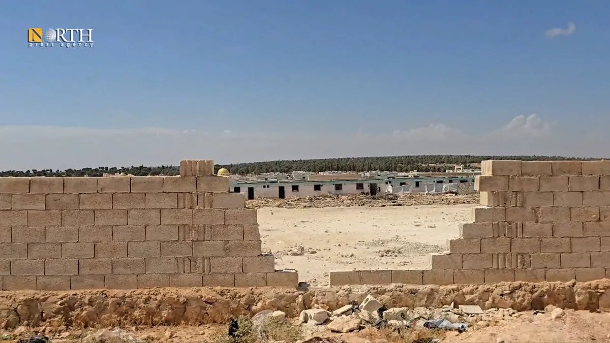 عفرين: مستوطنات شبه خالية بعد نزوح عائلات الفصائل المسلحة وسط توجهات لإزالة العشوائيات