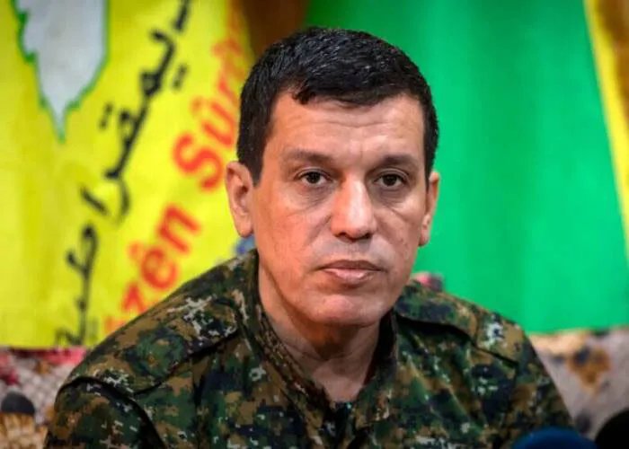 مظلوم عبدي يكشف عن اتصالات مباشرة مع تركيا واستعداده للحوار مع دمشق حول اللامركزية