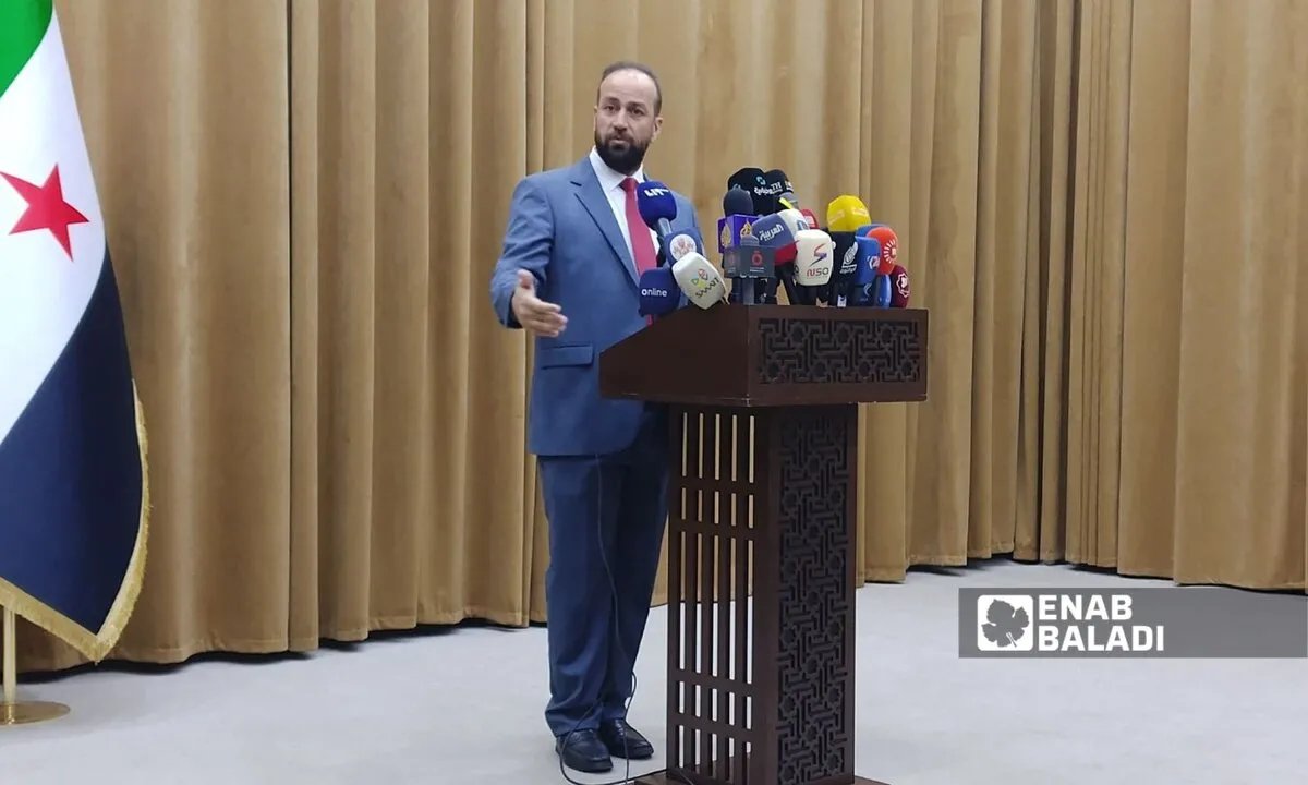 الحكومة السورية تكشف عن عملة رقمية جديدة وقانون استثمار مرتقب وتفاصيل مفاوضات مع إسرائيل