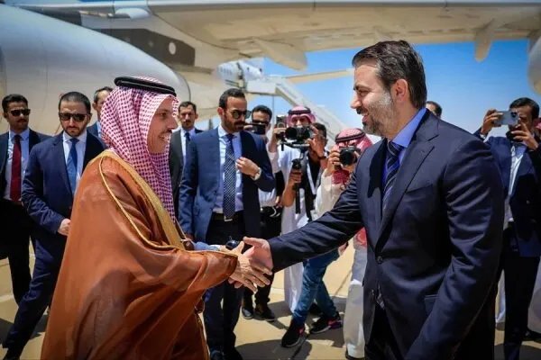 السعودية وقطر تعلنان عن دعم مالي للعاملين في القطاع العام بسوريا وتعزيز التعاون الاقتصادي