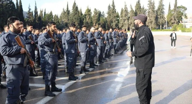 الجيش السوري الجديد: تباين الرواتب يثير تساؤلات حول إنهاء الفصائلية