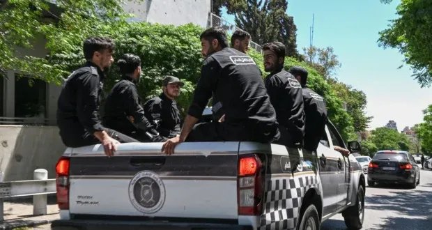 توترات إقليمية تلقي بظلالها على لبنان: زيارات دبلوماسية مكثفة وملف سلاح حزب الله يعود للواجهة