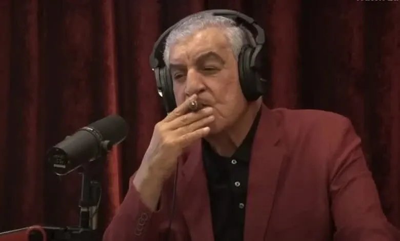 جدل واسع حول حلقة جو روجان وزاهي حواس: هل فشل الحوار العلمي؟