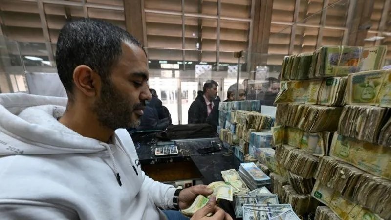 الرئيس السوري يقرر صرف منحة مالية للموظفين والمتقاعدين قبل عيد الأضحى